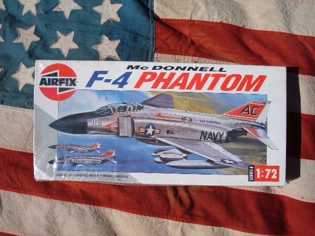 Airfix A04013 F-4 PHANTOM II Model airplane