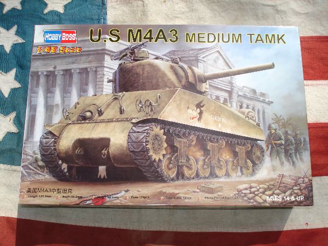 Hobby Boss HBB.84803 U.S. Sherman M4A3 medium tank. Modelbouw vliegtuig