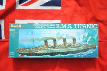 images/productimages/small/famous-ocean-liner-of-the-epic-disaster-r.m.s.-titanic-revell-05215-doos.jpg