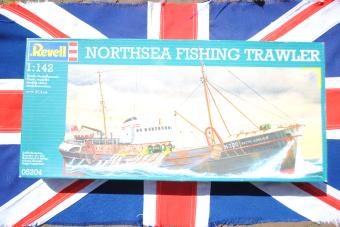 images/productimages/small/northsea-fishing-trawler-revell-05204-doos.jpg