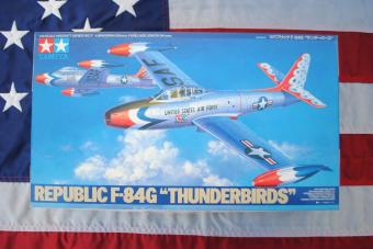 images/productimages/small/republic-f-84g-thunderbirds-tamiya-61077-doos.jpg