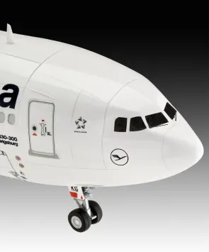 Revell 03816 Airbus A330-300 “Lufthansa New Livery”