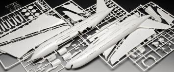 Revell 03872 Airbus A380-800 Lufthansa New Livery with 