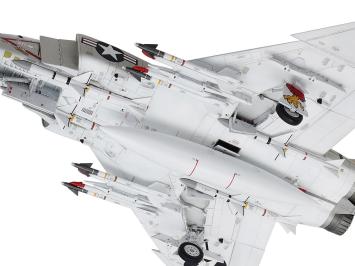 Tamiya 61121 McDonnell Douglas F-4B Phantom II