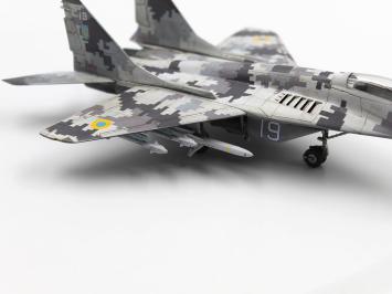 ICM 72143 'Radar Hunter' MiG-29 '9-13' Ukrainian Fighter with HARM missiles