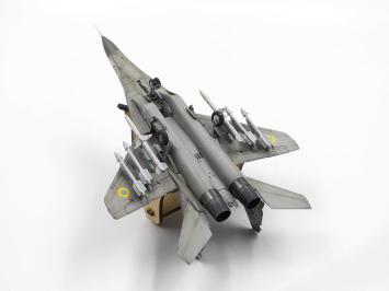 ICM 72143 'Radar Hunter' MiG-29 '9-13' Ukrainian Fighter with HARM missiles